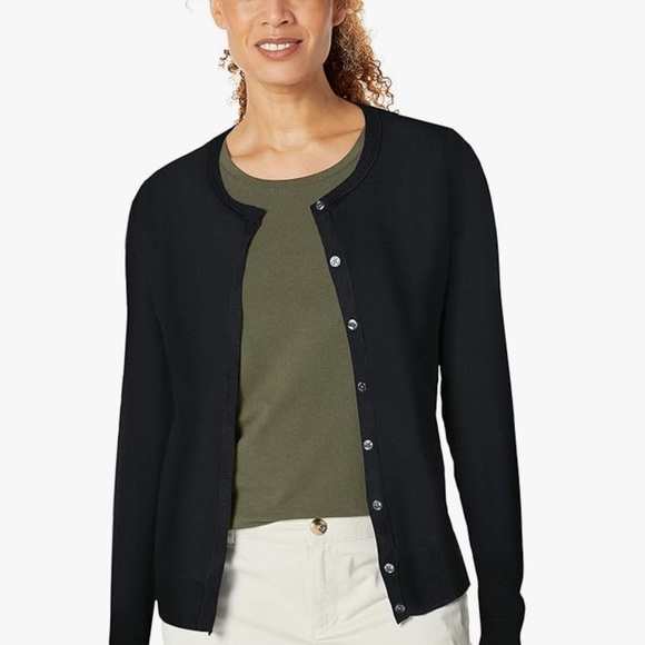 Outline red cardigan - Picture 10 of 10